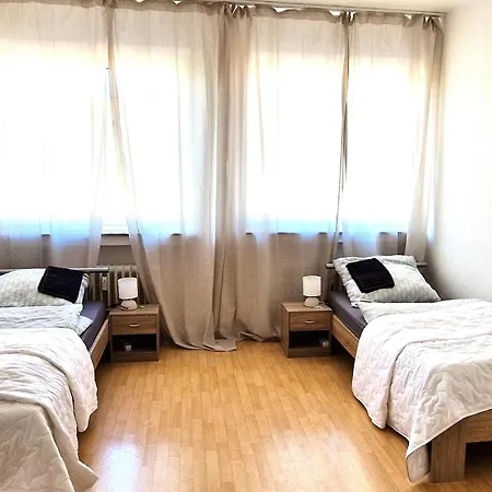 Optimus - Messezimmer Duesseldorf - Essen - Work And Travel - Garage Und Wifi Inklusive Apartmán