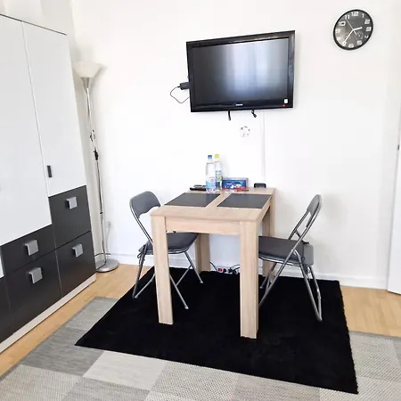 Optimus Rooms - Modern Apartment With Private Garage And U79 To Duesseldorf Fair 公寓 *