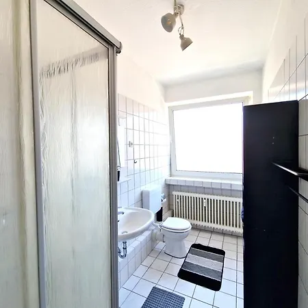 Optimus Rooms - Modern Apartment With Private Garage And U79 To Duesseldorf Fair *