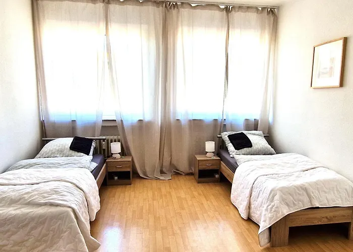 Messezimmer Duesseldorf - Essen - Work And Travel - Free Parking And Wifi Apartment
